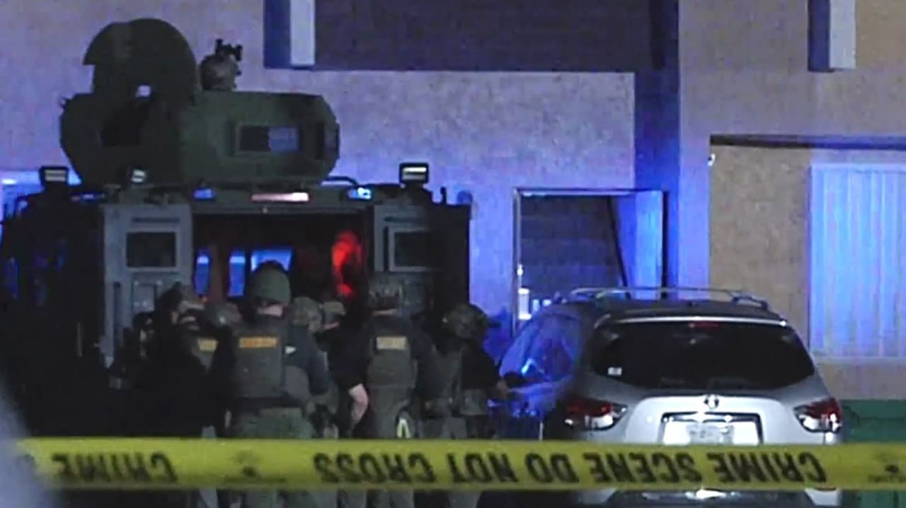 Arrestan a hombre atrincherado en Lauderhill tras intervención de equipo SWAT