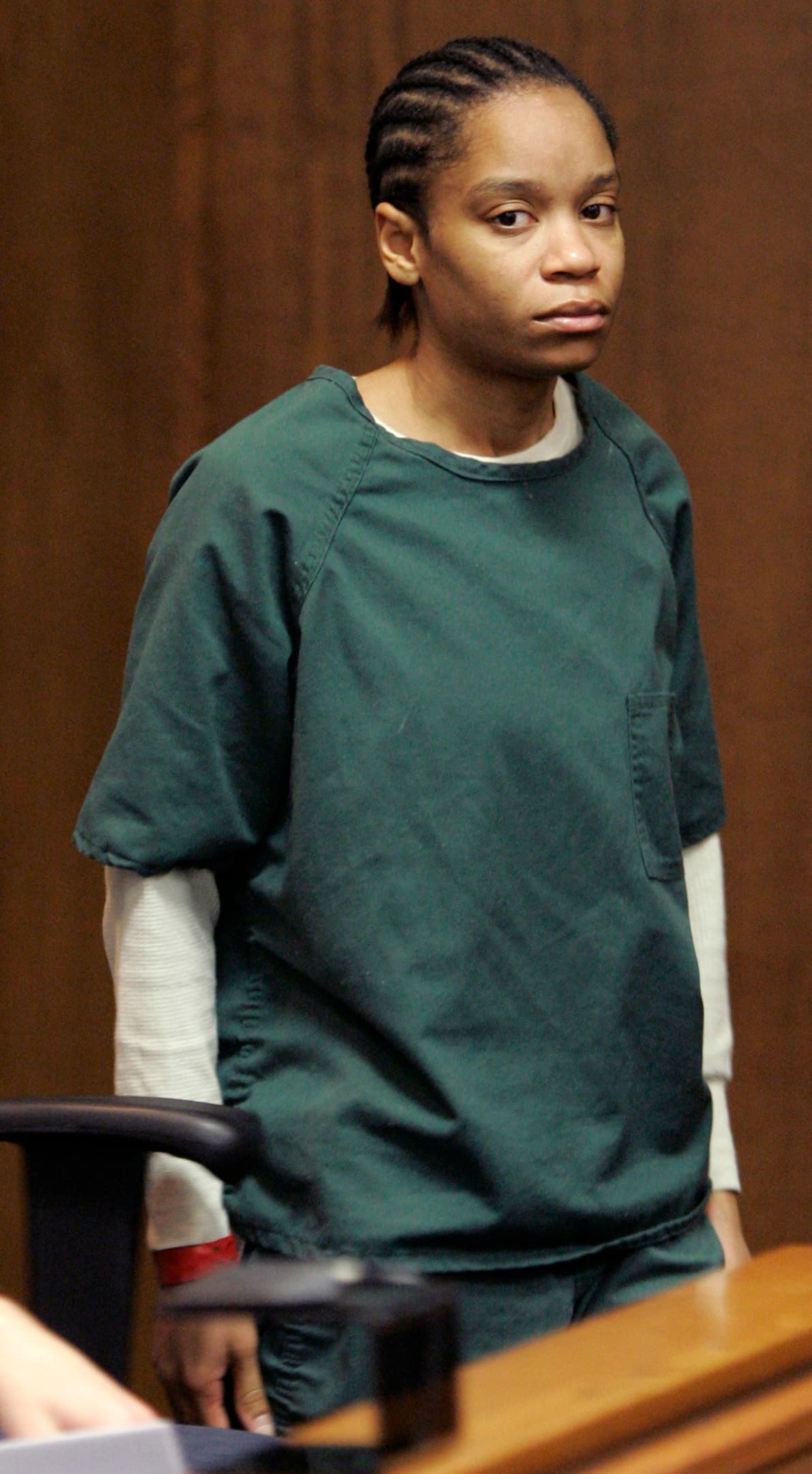 <b>CHINA ARNOLD</b>. (Ohio). "La asesina del microoondas" se la llamó a Arnold. En agosto de 2005 ella tenía 25 años y una bebé de 28 días. 
<b>Tomó a su hija y la colocó dentro del microondas provocándole la muerte por altas y críticas temperaturas internas</b>. En palabras de la médica forense Marcella Fierro, la bebé "estaba cocinada" por dentro. Los analistas sospechan que fueron más de 2 minutos y murió poco después. En 2008 fue condenada a cadena perpetua sin posibilidad de libertad condicional.