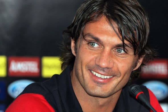 El ex jugador italiano Pablo Maldini solía tener el cabello largo y un estilo más relajado.