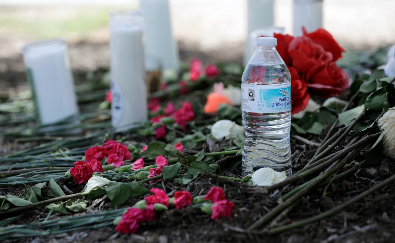 Los sobrevivientes se encuentran en diversos hospitales del área entre los que se encuentran: Hospital del Niño, Texas Vista Medical Center, West Over Hill y University Health. 
<br>
<br>
<b>Consulado de México:</b> 210. 872.4386
<br>
<b>Consulado de Guatemala: </b>830.422.2230 o 830.313.7239
<br>
<b>Consulado de El Salvador:</b> 210. 935.6295
<br>
<b>Consulado de Honduras en Houston:</b> 346.352.3176