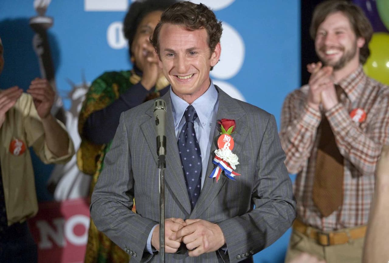 <b>‘Milk’ (2008)</b>
<br>Sean Penn encarnó al primer político abiertamente gay Harvey Milk; desde su ascenso en el gobierno local de San Francisco hasta su posterior homicidio a manos de un ex colega homofóbico.