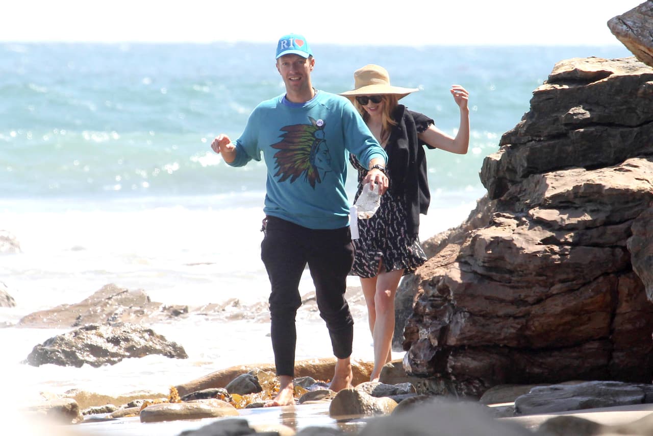 ¡Un poco de caballerosidad, Chris! Heather anda sufriendo un poquito allá atrás.