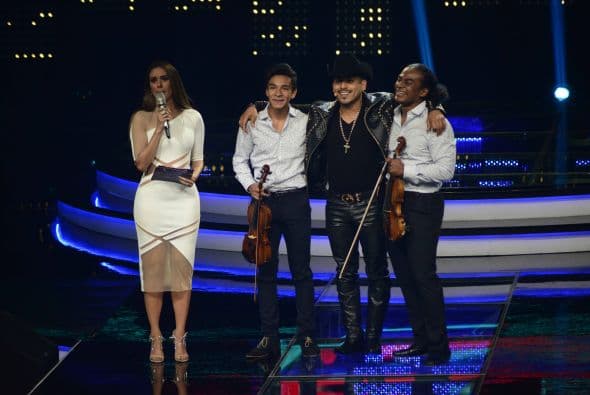 Cristian Castro y Espinoza Paz no pararon de ¿pelear?, los jueces fueron más duros, los capitanes se notaron un poco estresados, Gali lució súper sexy y una familia abandonó su sueño. Esto y más pasó en la segunda gala de Me Pongo De Pie.