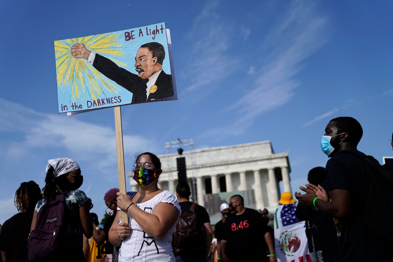 La movilización fue organizada por el reverendo Al Sharpton y otros activistas por los derechos de los afroestadounidenses y fue convocada desde los funerales de Floyd.