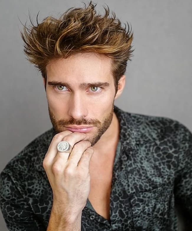 En su debut como actriz estelar de telenovela Salvador Mejía confirmó que Alejandra tendrá como compañeros de reparto al argentino Rodrigo Guirao, con quien la mexicana trabajó en Rubí.