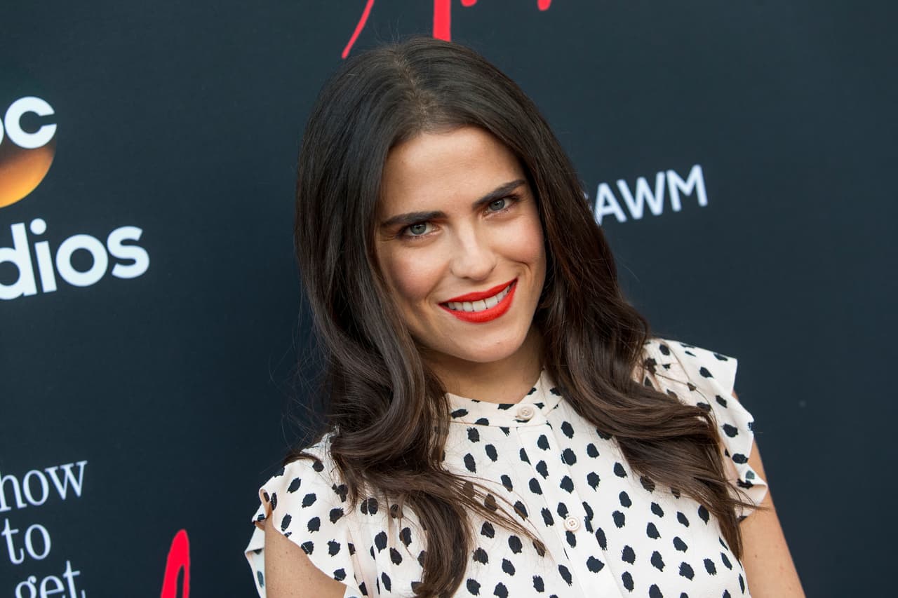 Agregó: "Abrirse de una manera tan profunda mientras se crea la vida ha sido un gran regalo y me siento honrada de seguir compartiendo, creciendo y soltando con todos ustedes durante las próximas cuatro semanas", dijo sobre el proyecto y la espera de su segundo hijo.
<br>