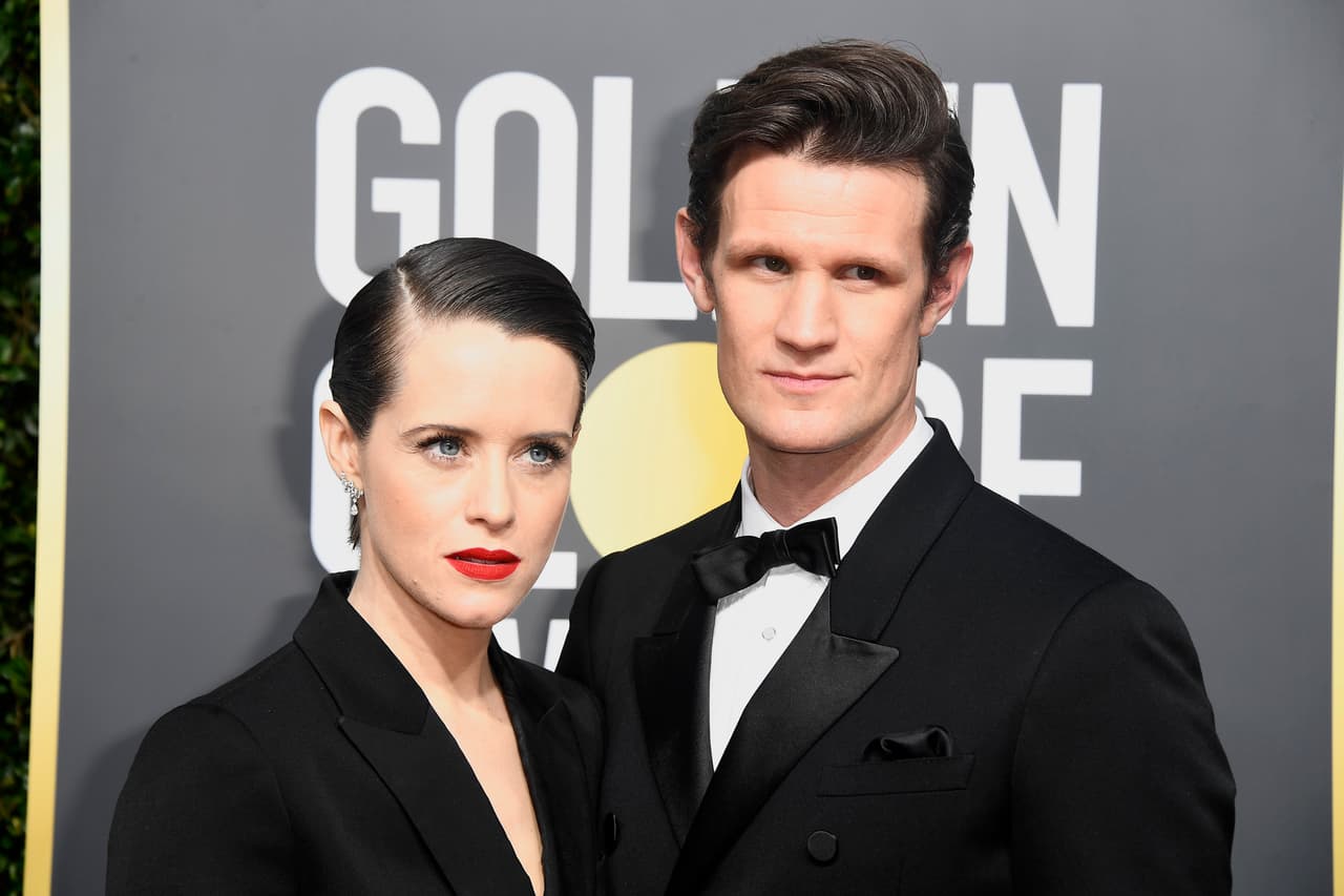 Claire Foy y Matt Smith, los reyes de Inglaterra, de negro riguroso. Foy está nominada de nuevo por 'The Crown'.