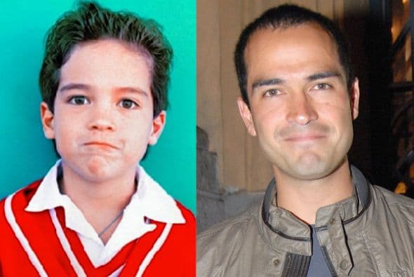 El guapo Alfonso Herrera incursionó en el medio artístico desde muy pequeño y ahora se convirtió en un héroe de la Revolución Mexicana en "El Encanto del Águila". ¡Mira El Encanto del Águila en exclusiva por UVideos!