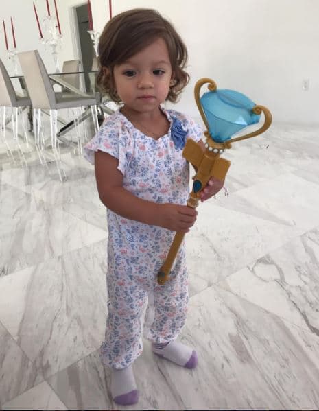 Desde que se anunciaron sus embarazos, La vida de Alaïa y Kamilia han estado en el ojo público. El crecimiento de la barriga de Adamari López y Gredmarie Colón se siguió minuto a minuto, sus partos y los cumpleaños de las pequeñas.