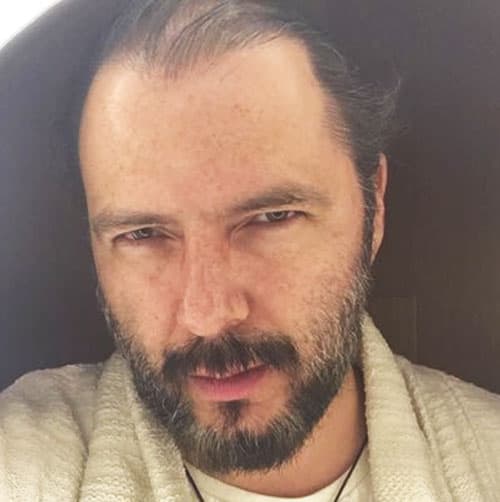 Si quieres ver el trabajo de Rodrigo Abed en
<b><a href="http://www.univision.com/series/el-chapo">'El Chapo'</a></b>, no te pierdas el
<b><a href="http://www.univision.com/series/el-chapo/regresa-el-chapo-el-17-de-septiembre-se-estrena-la-segunda-temporada-de-la-serie-por-univision" target="_blank">gran estreno de la segunda temporada</a></b> de la serie el próximo domingo 17 de septiembre a las 10pm/9C por Univision.