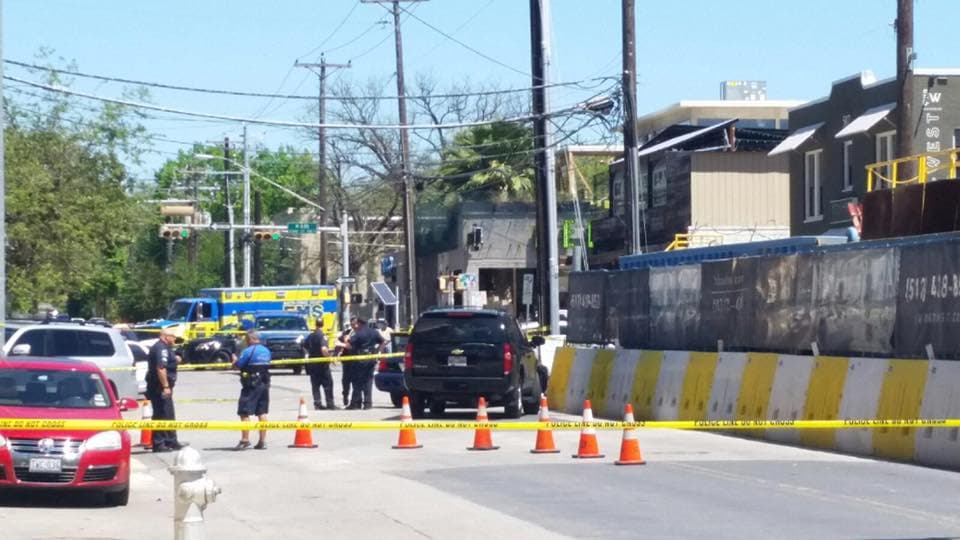 Policía de Austin resulta herido en un tiroteo en una pizzería local