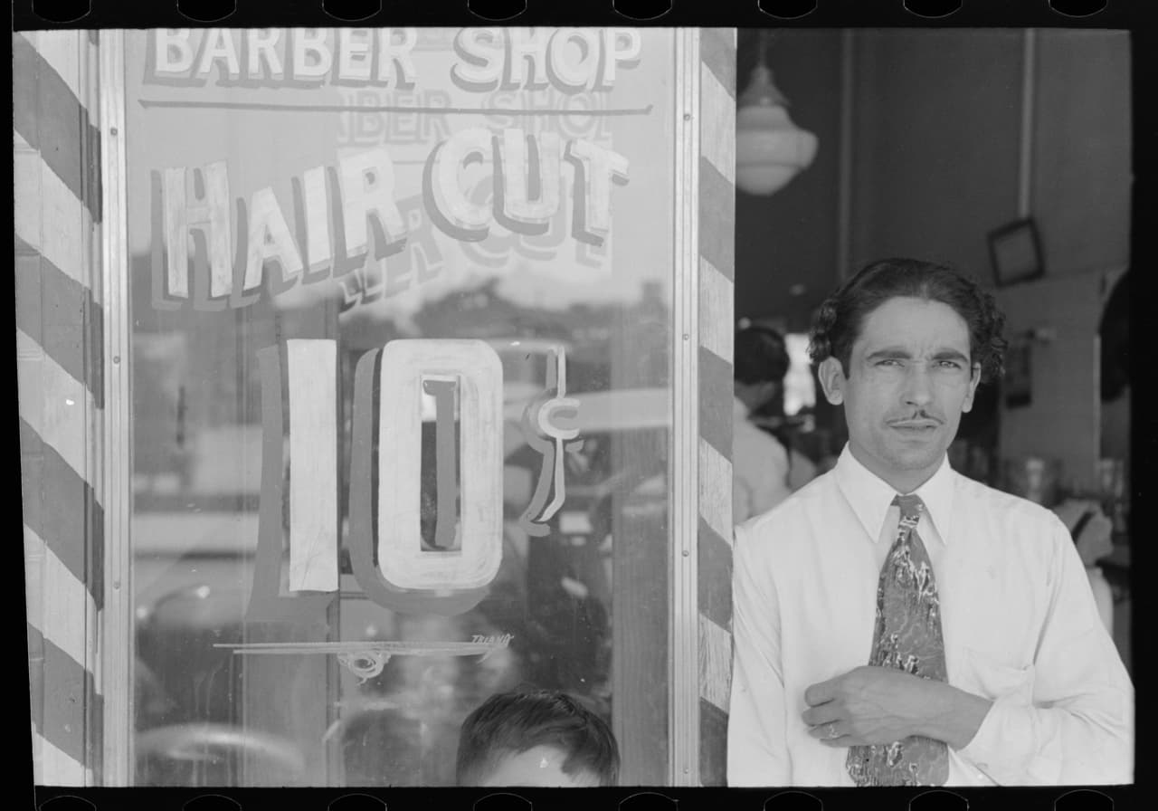 Un barbero de San Antonio, Texas. 1939.