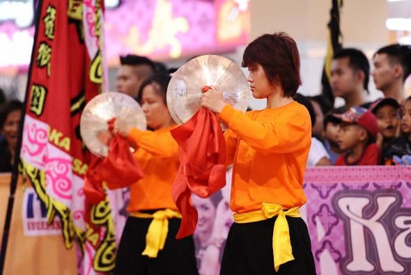 Hoy en día es el arte popular en las culturas china e indonesia.