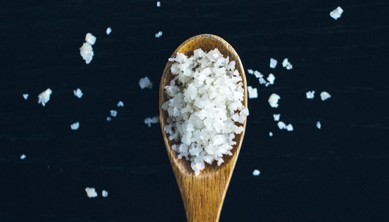 Como tirar a umidade do sal: truques para sanar o problema e prevenir que aconteça 