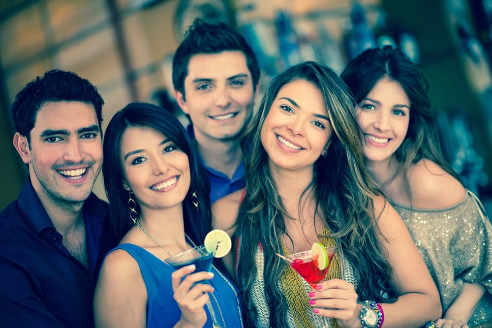 Hay cambios positivos asociados con un viaje o una invitación social donde vas a conocer personas muy interesantes que con su sola presencia van a ayudarte a salir de una situación emocional inestable y ponerte nuevamente en un camino dichoso.