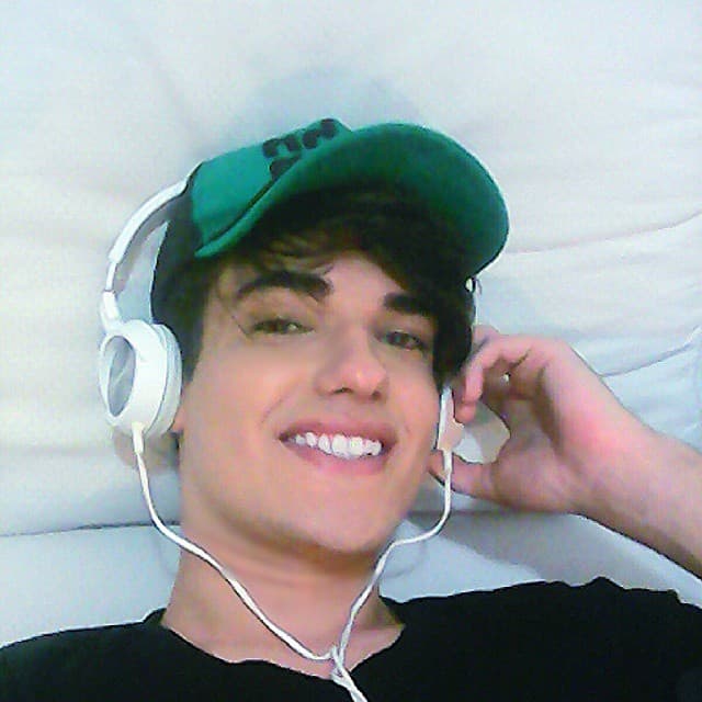 Celso poco a poco fue transformando su físico.