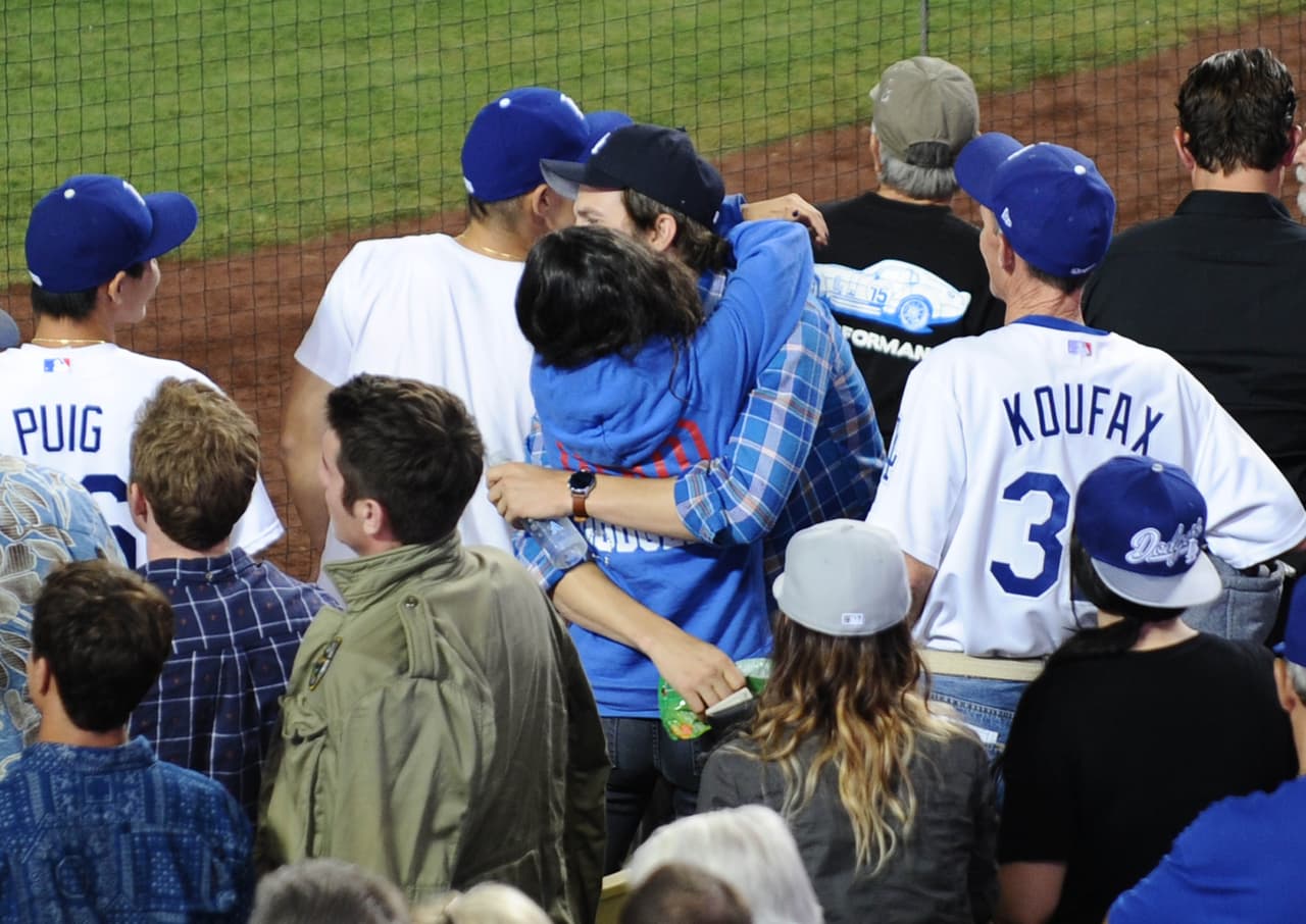 Y es que se la pasaron abrazados y besándose.