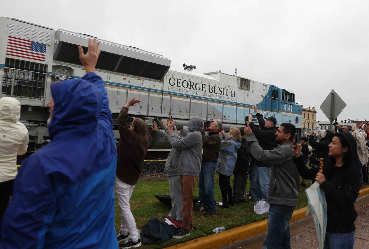 La locomotora 4141 impulsó el vagón con el cuerpo del expresidente.