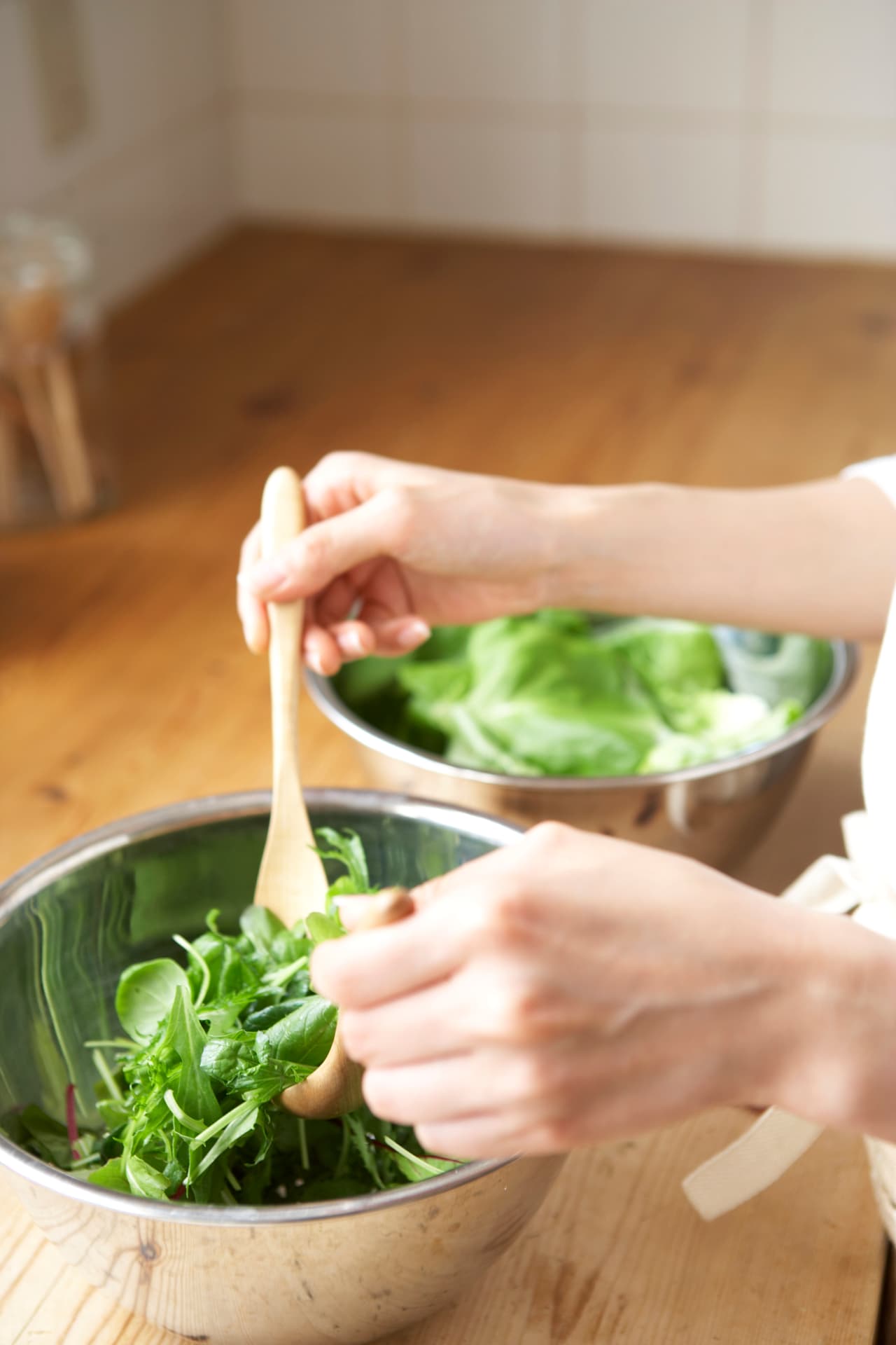 Mezclar. No necesitas decidirte por el alimento comercial o lo que tú prepares. ¡Si los mezclas, el can obtendrá más nutrientes!