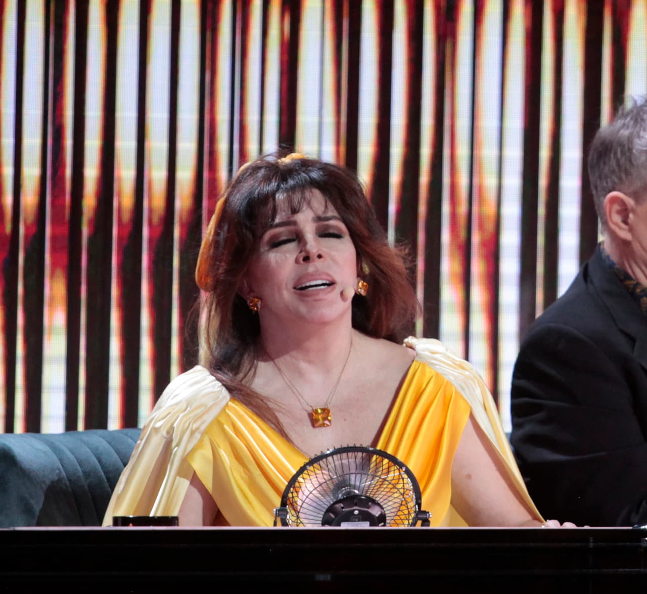 Karol Sevilla opinó lo mismo: "Ella, amarilla, hermosa, preciosa. Aquí la más bella es Vero, acá es la Bella. Ella es Bella. Tenemos a Bella en nuestro jurado", dijo la más joven de los jueces en sus stories de Instagram.