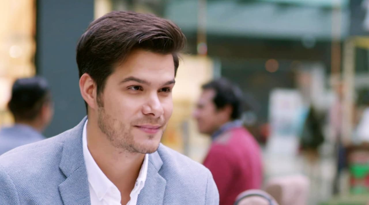 Brandon Peniche es un actor mexicano cuya carrera ha destacado por su talento. Desde sus inicios, el joven actor ha cautivado al público, su participación en diversas producciones televisivas le ha valido el reconocimiento y el respeto de la industria del entretenimiento. 
<br>