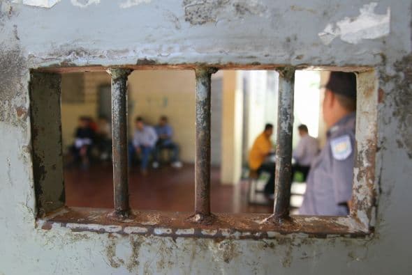 Se dice que por su excesiva violencia les ha traído contratos jugosos de narcotraficantes.