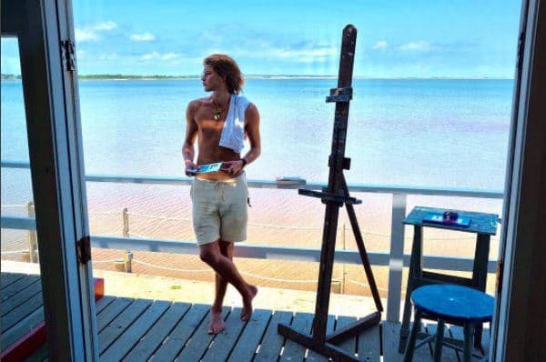 Sin duda el joven tiene un futuro brillante y exitoso asegurado, pero siempre tendrá que cargar con el pasado turbio de su familia.