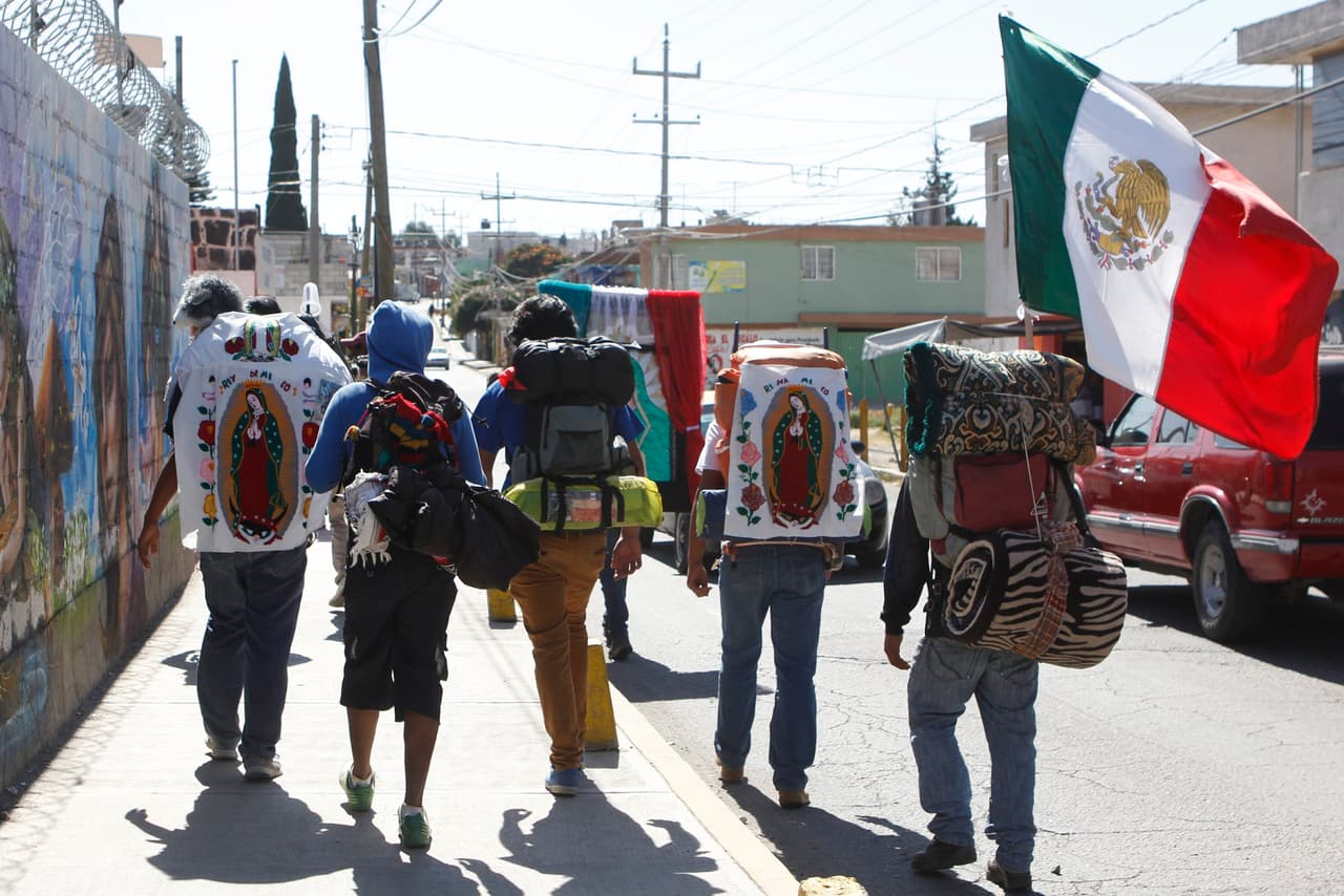Cientos de peregrinos inician su recorrido desde la ciudad de Puebla, para llegar a la Basílica de Guadalupe y visitar a la Virgen del Tepeyac.