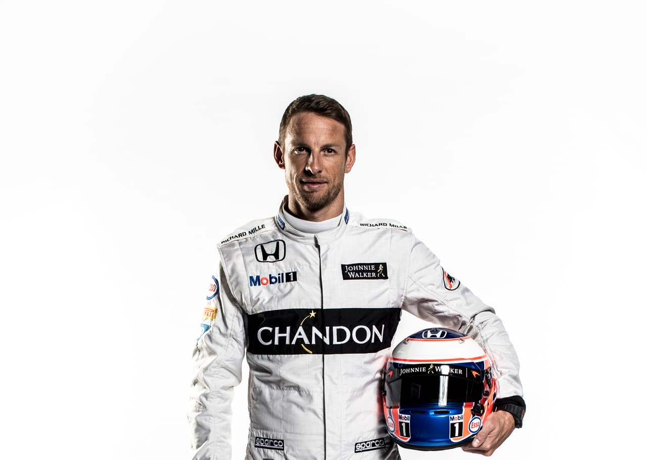 Jenson Button es el piloto en actividad con más Grandes Premios (302, está a 21 del récord de Rubens Barrichello), logró un título mundial en 2009. Logró un total de 15 victorias con tres escuderías distintas (Honda, Brawn y McLaren). Anunció que se tomará un año sabático en 2017 para dejarle su lugar al piloto de pruebas de McLaren, el belga Stoffel Vandoorne.