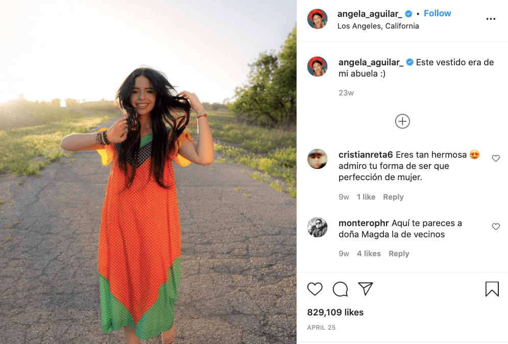 En otro momento la intérprete de ‘Dime Cómo Quieres’ decidió usar un hermoso y colorido vestido que perteneció a la señora, mostrando su gran parecido con la mamá de 
<a href="https://www.univision.com/musica/cantantes-mexicanos-que-se-visten-orgullosamente-charros-y-cantan-fotos">Pepe Aguilar</a>.