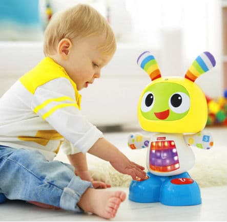 Bright Beats Dance & Move BeatBo (Fisher-Price): este juguete, una especie de robot infantil asegura ponerle color y ritmo a la vida del bebé o infante. Tiene luces multicolores en la panza y es interactivo. Incluye tres formas de juego: baile y movimiento, aprendizaje y grabación de canciones.