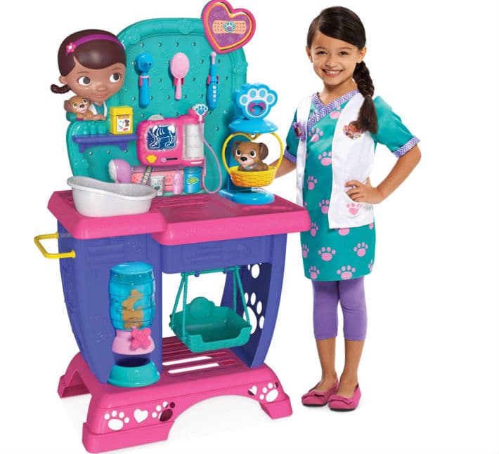 DocMcStuffins Pet Vet Checkup Center (Just Play): ganador también del premio al Mejor Juguete del Año y para Niños Preescolares, este juego viene con más de 25 accesorios y herramientas, incluidos una balanza, un estetoscopio, una máquina para tomar radiografías y otros elementos para que los chicos jueguen a curar sus mascotas.