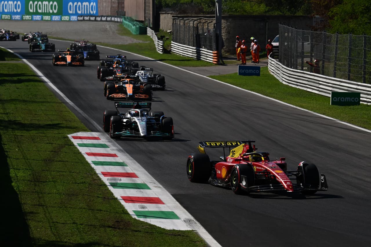 Verstappen ganó en el GP de Monza y el mexicano Sergio Pérez terminó en sexto lugar tras una estrategia que le ayudó a subir posiciones; la carrera finalizó con Safety Car tras abandono de Ricciardo.