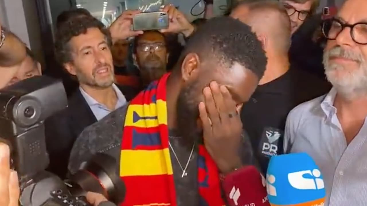 Umtiti rompe en llanto por el recibimiento de la afición del Lecce