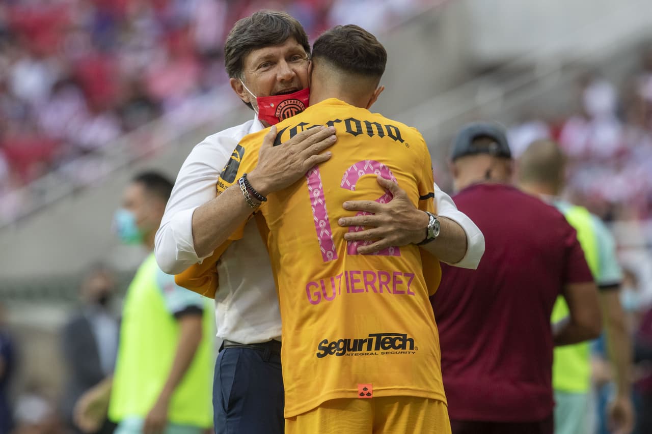 Cristante le deseó suerte al arquero suplente Gutiérrez en su debut.