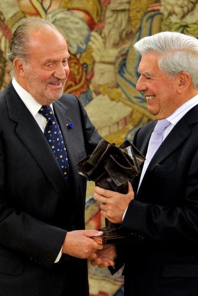 El autor de "El pez en el agua" ha recibido también los más importantes premios del mundo literario: el Rómulo Gallegos, el Cervantes, el Príncipe de Asturias, el Planeta, entre muchos otros.