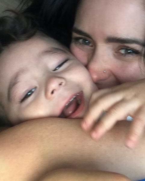 Al igual que otros famosos, Ariadne externó su preocupación por la situación que pasan estas familias, pues sabe lo que es ser mamá: "Nadie que sea madre o padre puede permanecer indiferente a esta situación".