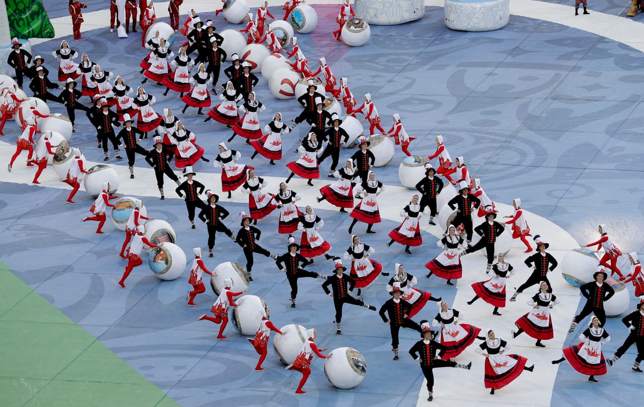 La clausura contó con diferentes preentaciones musicales, danza clásica y moderna, pantomima, hip hop y hasta actos de circo.