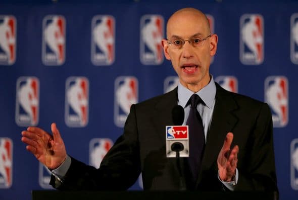 Sufre la NBA recortes en sus salarios, incluido Adam Silver