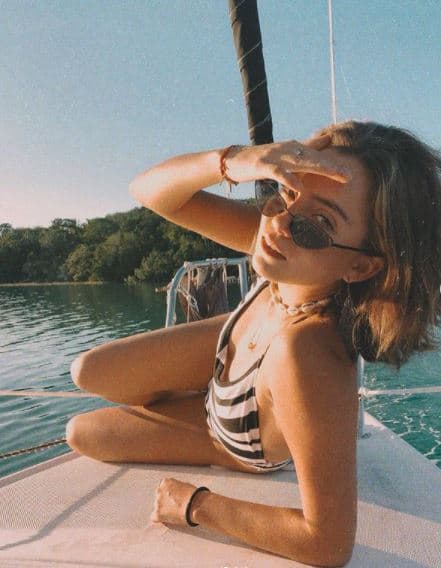 Tiene una 
<a href="https://www.instagram.com/c.araiza_ph/" target="_blank">cuenta alterna en Instagram</a> en la que publica todo lo que captura con su cámara.