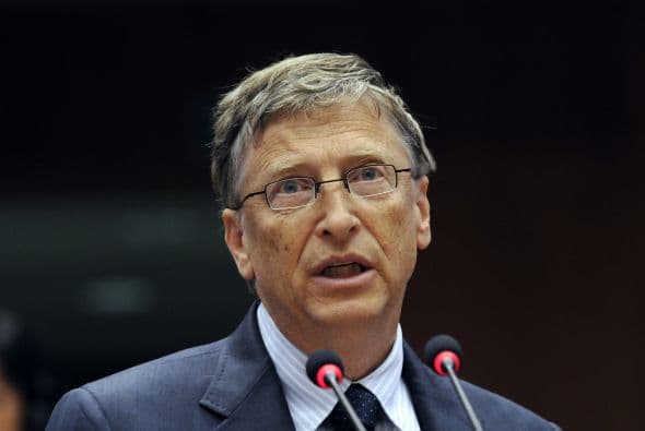 BILL GATES- El ex presidente de Microsoft ya no puede ser llamado el hombre más rico del planeta; sin embargo, su fortuna va en aumento con cada hora de su vida. Medios apuntan que cada hora en la vida de Gates ha tenido un valor de $114,484.
