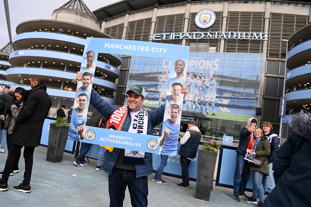 Manchester City y Liverpool dieron un gran partido en Etihad Stadium con un 2-2 final que deja todo igual en la lucha por el título de la Premier League de Inglaterra.