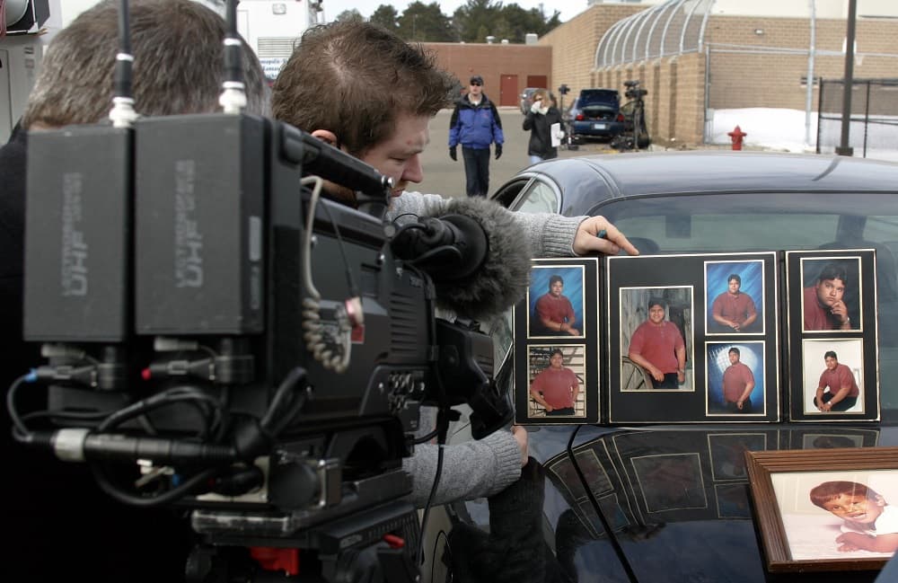 Un estudiante de secundaria de 17 años mató el 21 de marzo de 2005 a nueve personas y al final él se suicidó en su escuela de Red Lake, en la reserva india de Ojibwe, Minnesota.