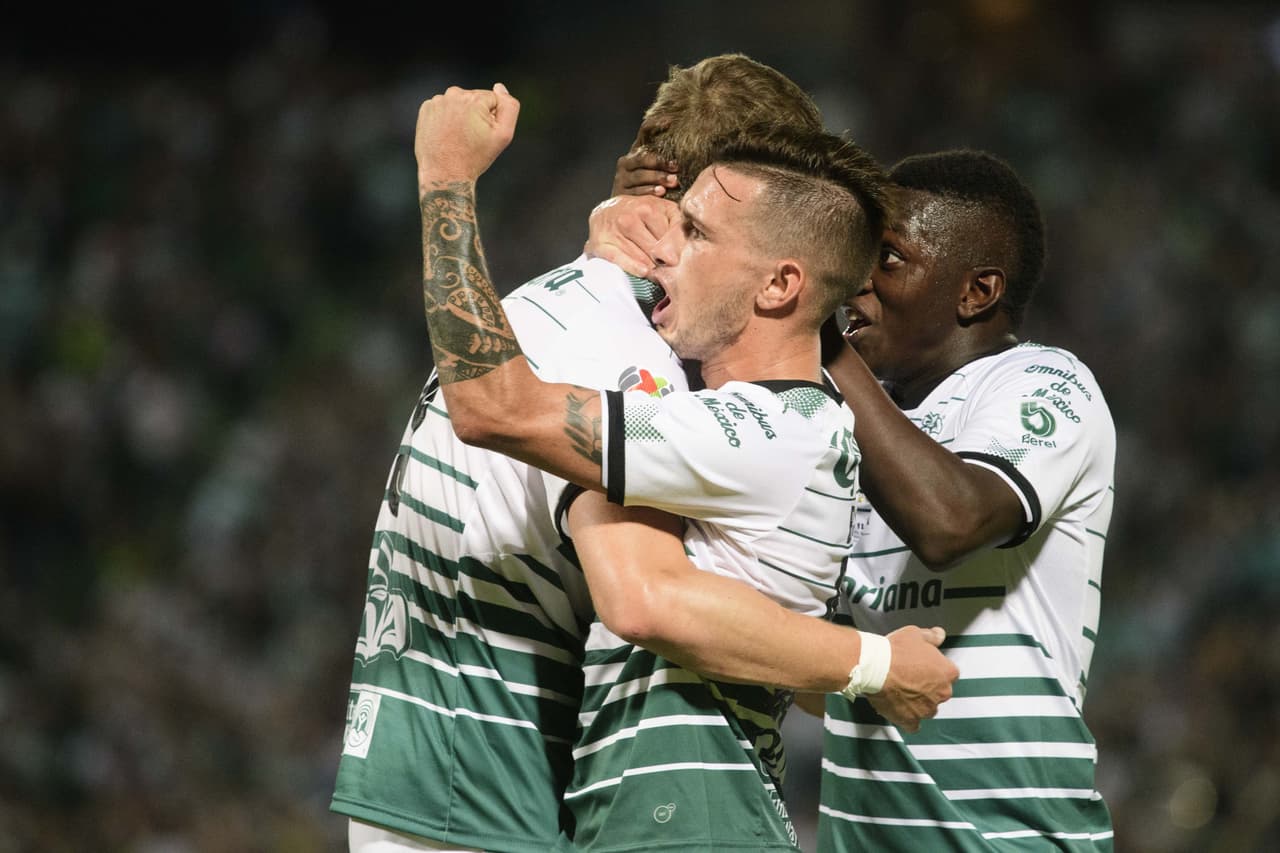 Santos logró una remontada brillante 2-1 contra Toluca en el juego de ida de la final disputado en el estadio Nuevo Corona en Torreón, con lo que dio un paso y golpe anímico importante.