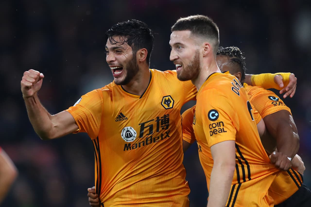 El Wolverhampton de Jiménez acumula ocho partidos sin perder en la Premier League. Moutinho (21’) abrió el marcador para los Wolves y Jiménez (31’) marcó el 2-0. Cook (59’) marcó el descuento.