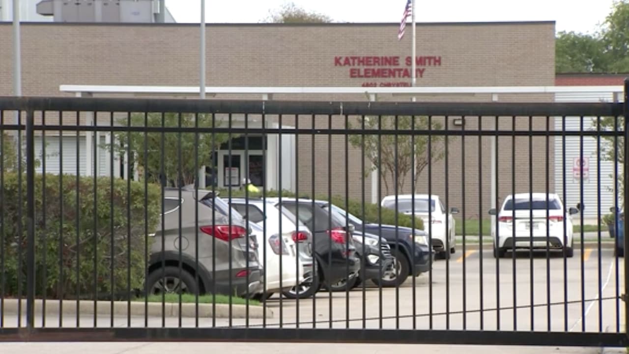 La madre presentó cargos contra la maestra y exige que se haga justicia para que otros niños no tengan que pasar por lo mismo.