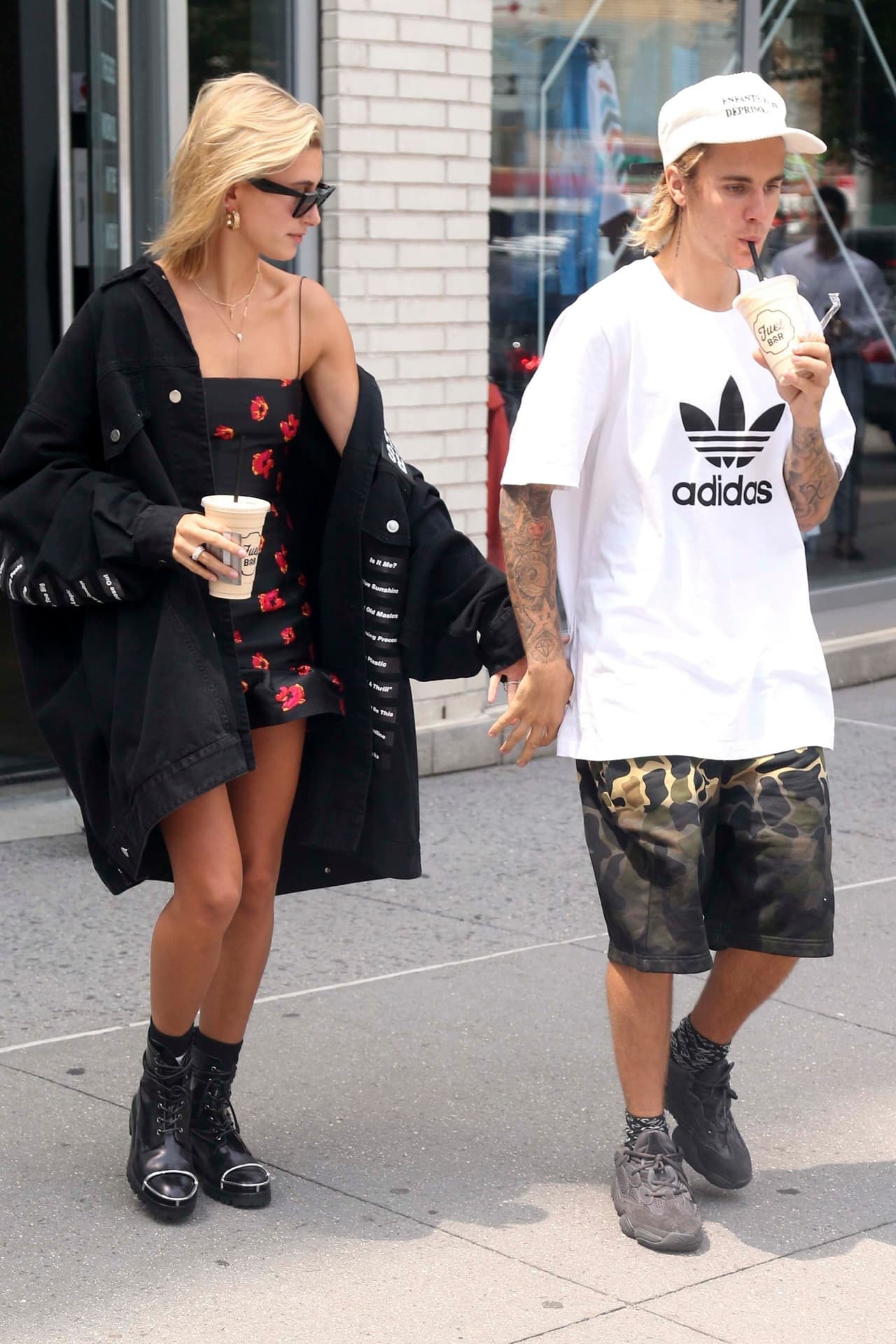 Sin embargo, desde entonces la pareja mostró su interés en casarse por la vía religiosa y, según fuentes de medios como People y TMZ, lo harán el próximo 
<b><a href="https://www.univision.com/famosos/boda-religiosa-entre-justin-y-hailey-bieber-va-en-serio-enviaran-invitaciones-la-proxima-semana-fotos" target="_blank">30 de septiembre en Carolina del Sur.</a></b>