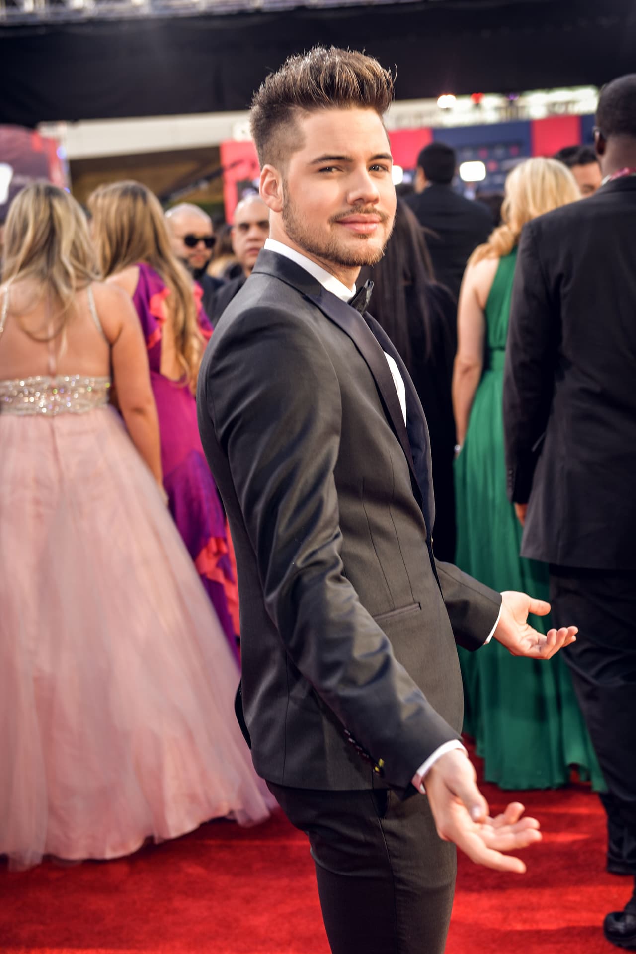 William Valdes con expresión de, "¿Y ahora dónde voy?"