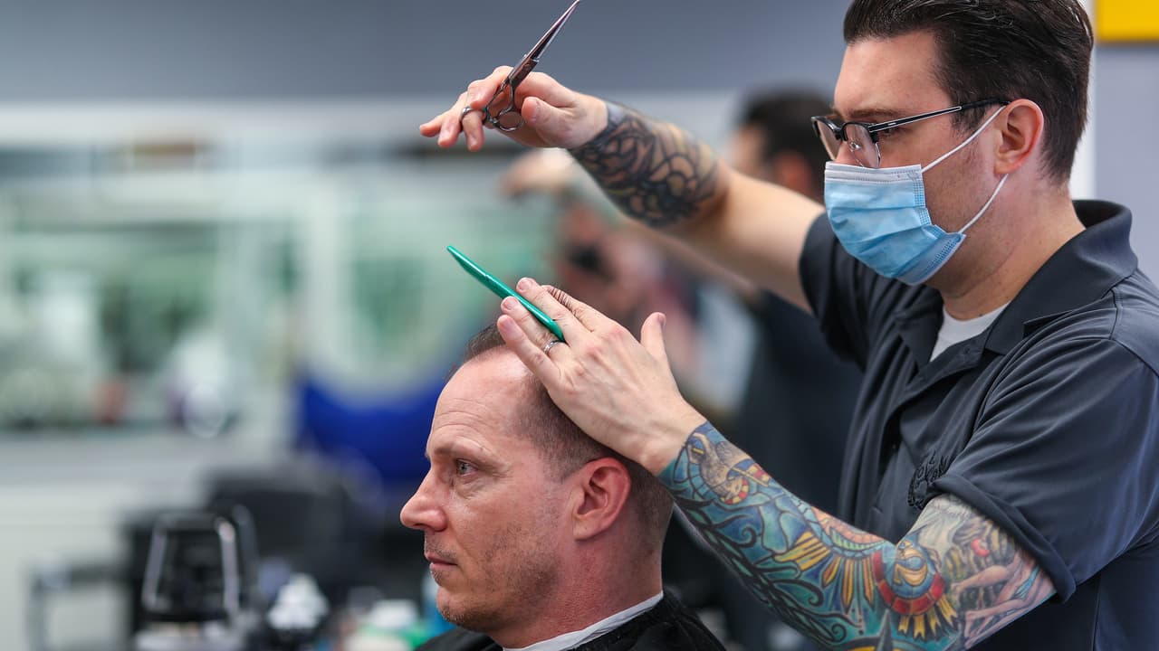 Estos negocios podrían abrir si Kern pasa al nivel rojo el próximo martes