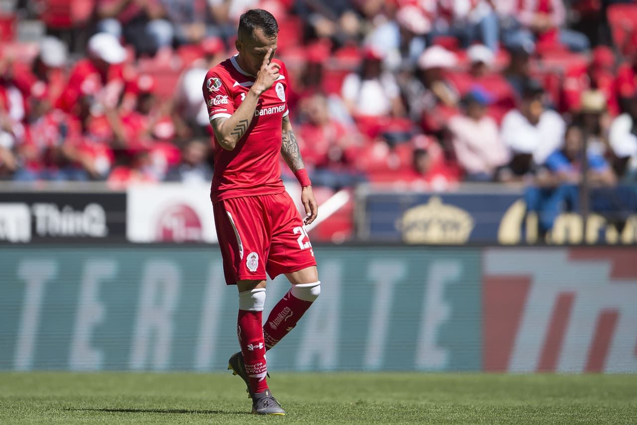 Toluca se fue con la frustración de la derrota al descanso tras el primer tiempo, golpeado además por su jugador lesionado.